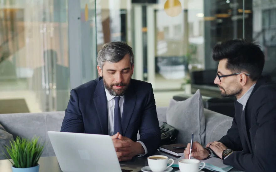 Sucessão empresarial com seguro de vida: liquidez para proteger a empresa e os sócios