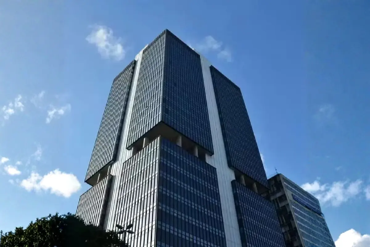 Edifício institucional, sede de órgão regulador